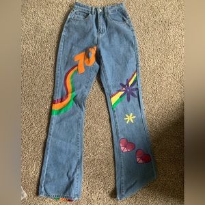 Never worn, very cute, in very good condition